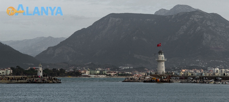 Аланья, Турция фото города. Порт Аланьи. Маяк