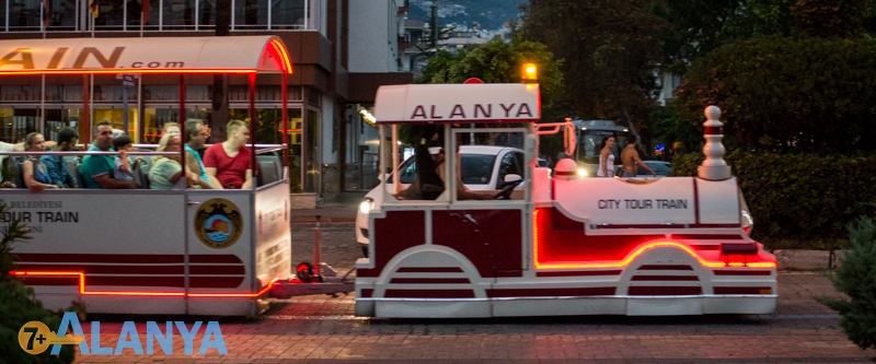 Аланья, Турция фото города. Туристический паровоз.