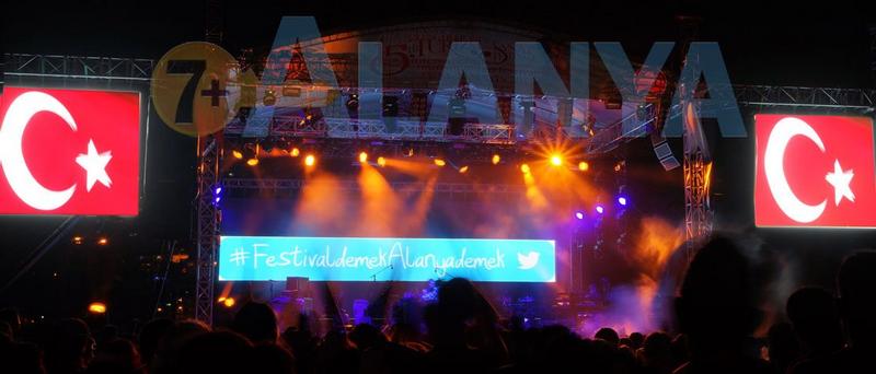 Аланья, Турция, фото. Фестиваль туризма и искусств. Вечерние дискотеки.
