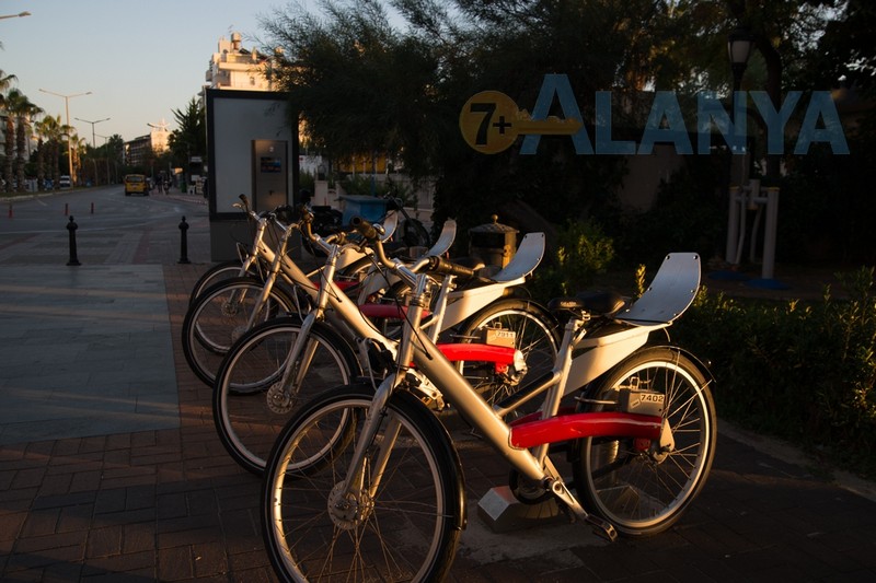 Аланья фото. Велосипеды в Аланье. Велопарковка и терминал системы Call a bike.