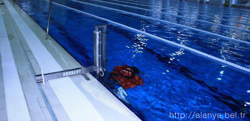 Аланья, Турция. Фото. Олимпийский бассейн. Приспособления для людей с ограниченными возможностями.