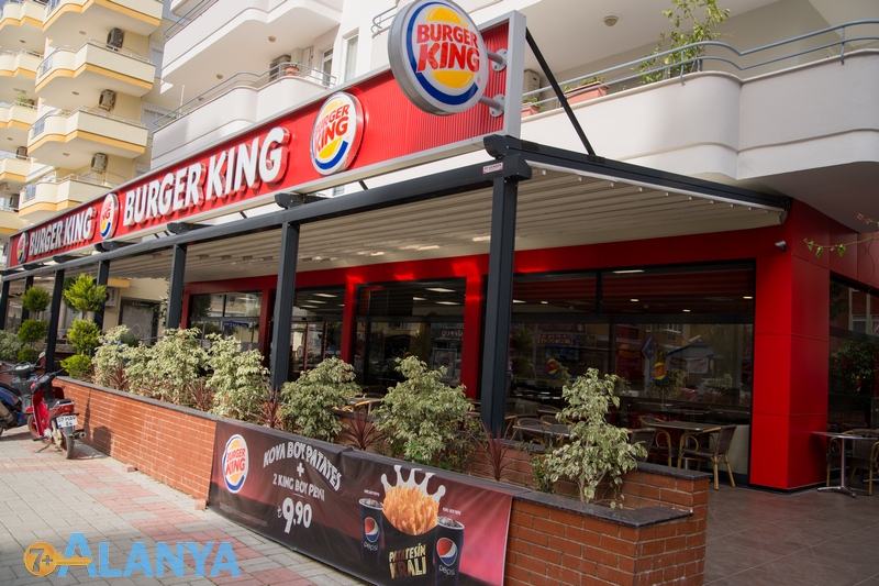 Махмутлар, Турция. Burger king кафе в Махмутларе. Район Махмутлар сегодня.