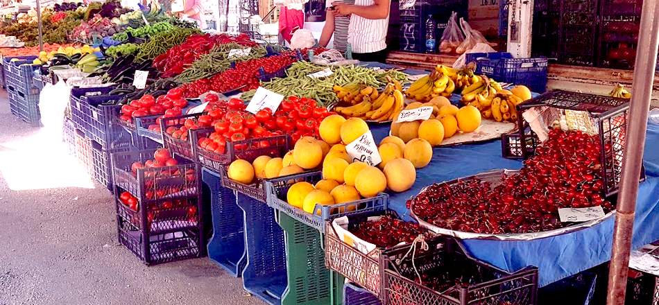 Рынки с фруктами в Аланьи Турция июнь 2023 год. Фрукты в Солнечном городе. Фрукты в Аланье в октябре. Миасс фрукты на рынке.
