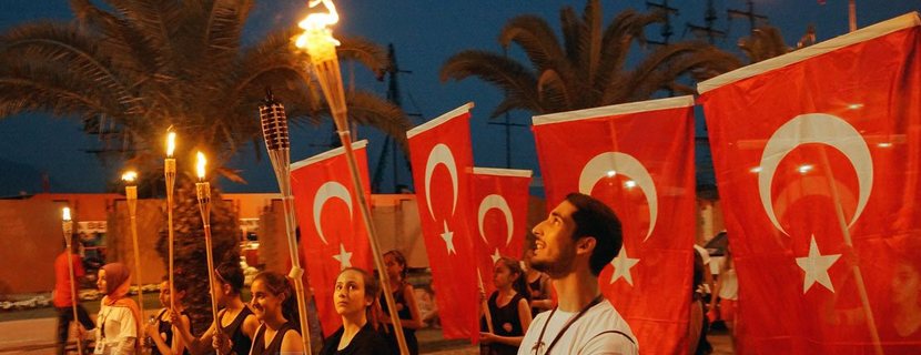 Турция, Аланья. Фото. Праздники. День молодёжи и спорта. Парад на площади Ататюрка.